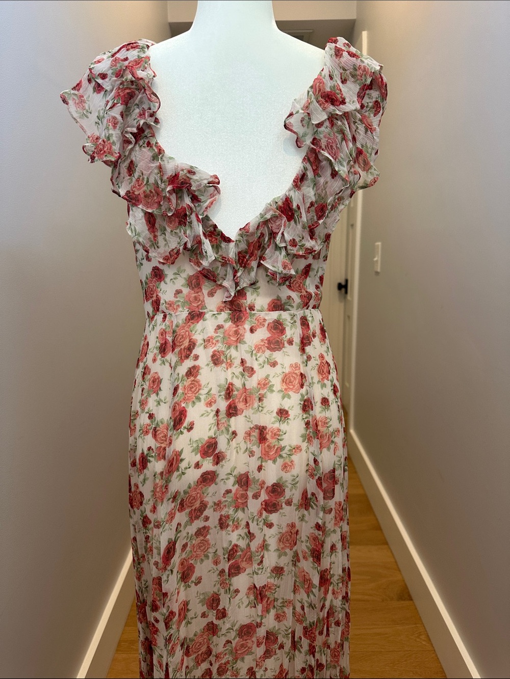 Floral Ruffled V-Neck Maxi Dress in Rose Print - Picture 3 of 4